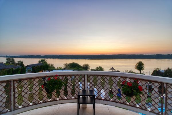 vila danube lux sa bazenom na obali dunava (12) min