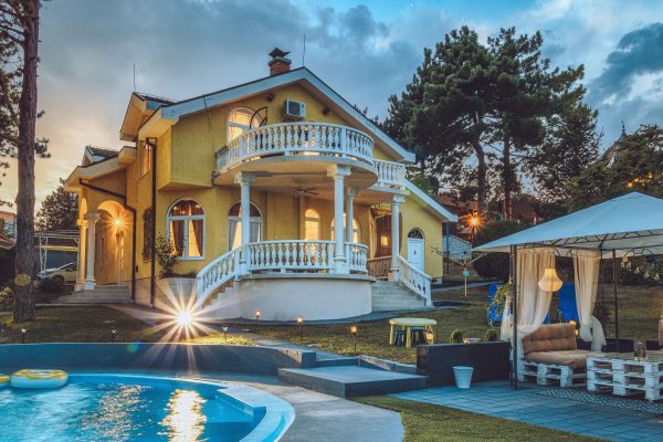 vila danube lux sa bazenom na obali dunava (2) min