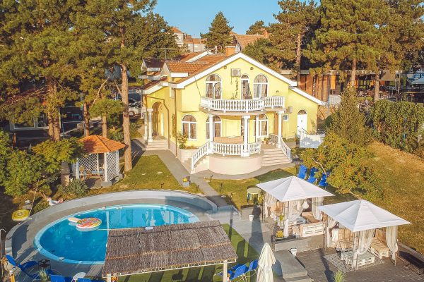 vila danube lux sa bazenom na obali dunava (4) min